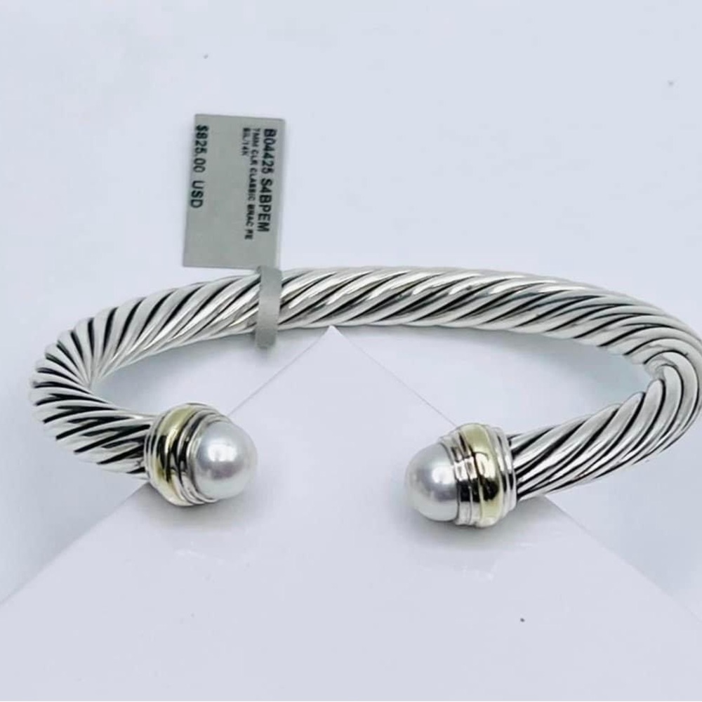David Yurman Cable Classics Collection
Bracelet with Pearls and 14K Gold - Picture 2 of 5